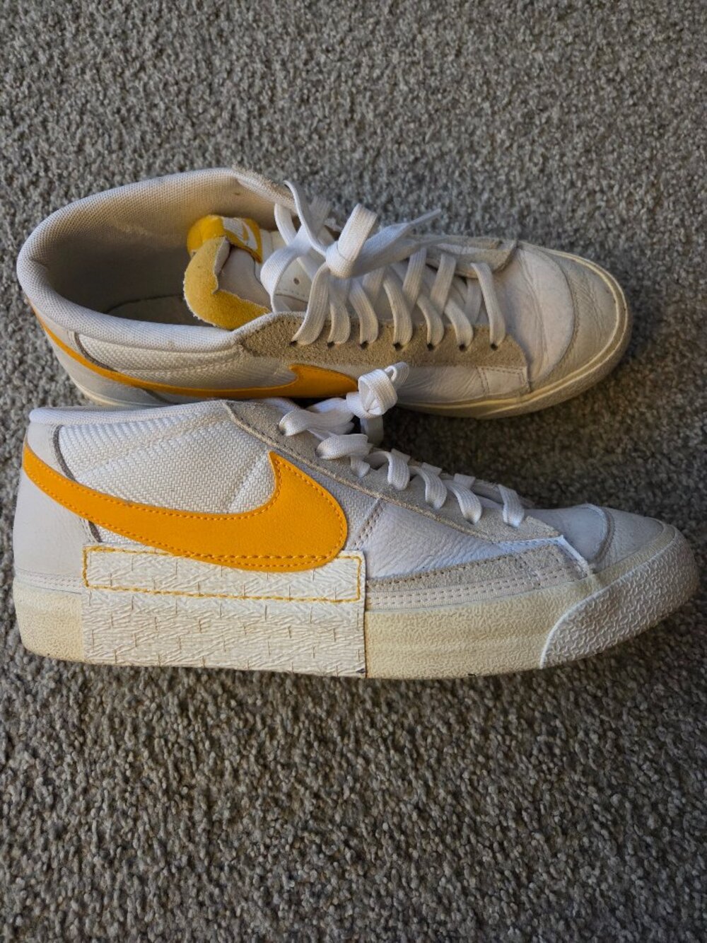 Men's Nike Sport Sneakers, size 9 beige and yellow
